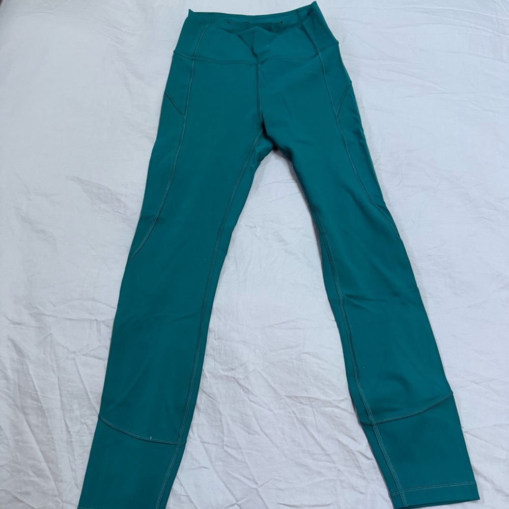 Lululemon in movement tight leggings Laguna 25”